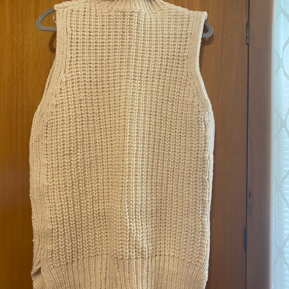 New H&M SWEATER VEST - Picture 3 of 4